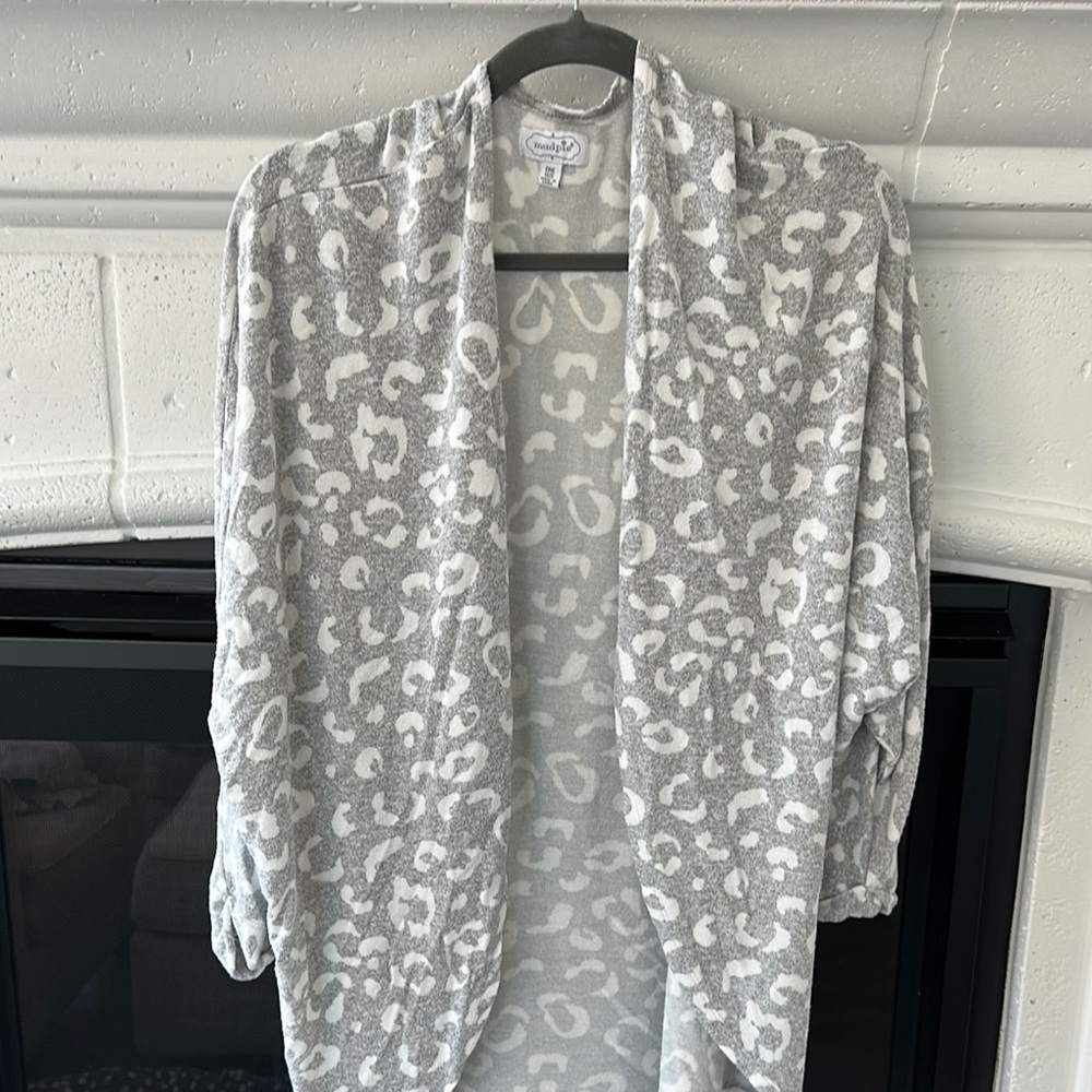 Gray and White Leopard Print Cardigan - EUC